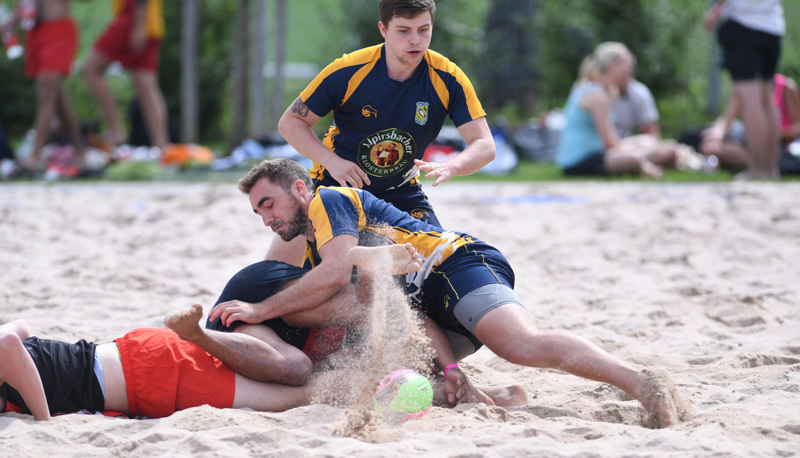 Read more about the article Rugby-Nachmittag im Sand