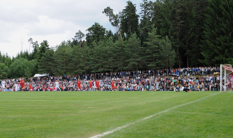 Mehr über den Artikel erfahren 4.000 Zuschauer bei der Relegation: Ergenzingen – Empfingen 2009