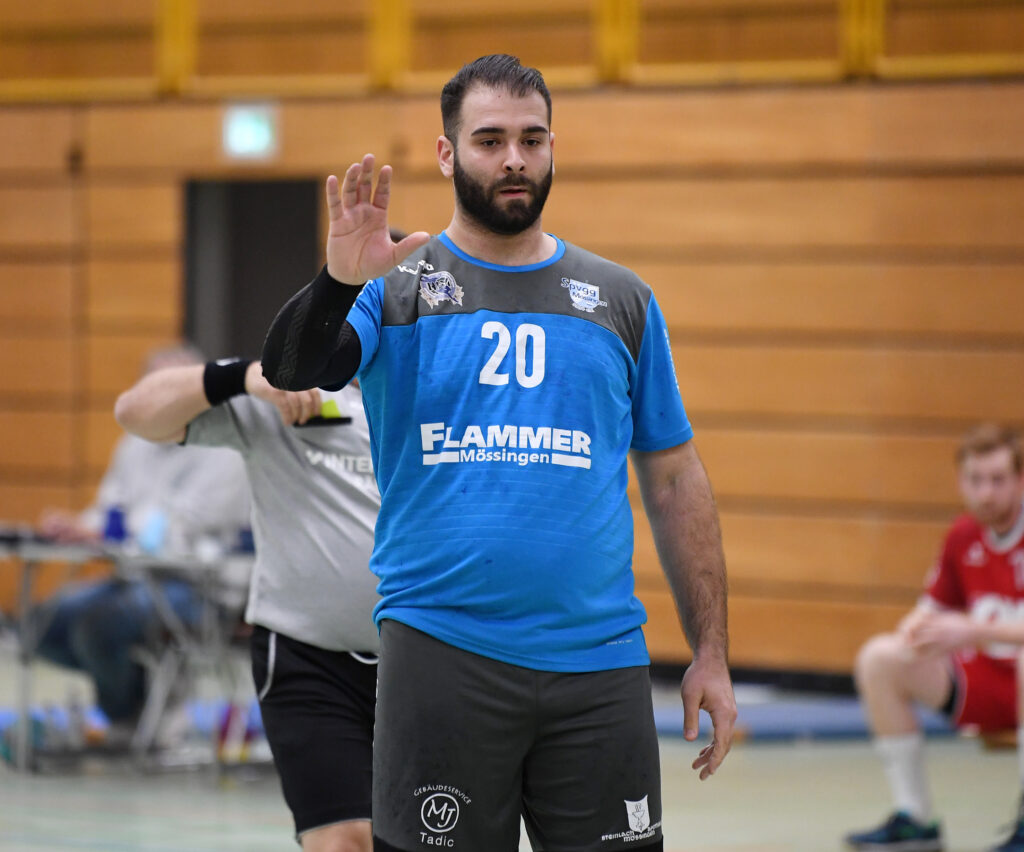 Handball Landesliga  2020/2021   17.10.2020
Maenner
Spvgg Moessingen - SG H2Ku Herrenberg II
Harun Apakhan (Spvgg Moessingen) 
FOTO: ULMER Pressebildagentur
xxNOxMODELxRELEASExx