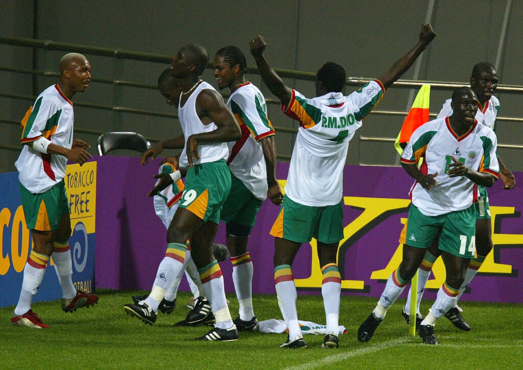 FUSSBALL  Weltmeisterschaft Japan Suedkorea 2002 31.05.02
Eroeffnungsspiel Gruppe A
Frankreich vs Senegal
Senegal bejubelt das 0-1 durch Papa Bouba Diop (2.v.li)
FOTO: ULMER