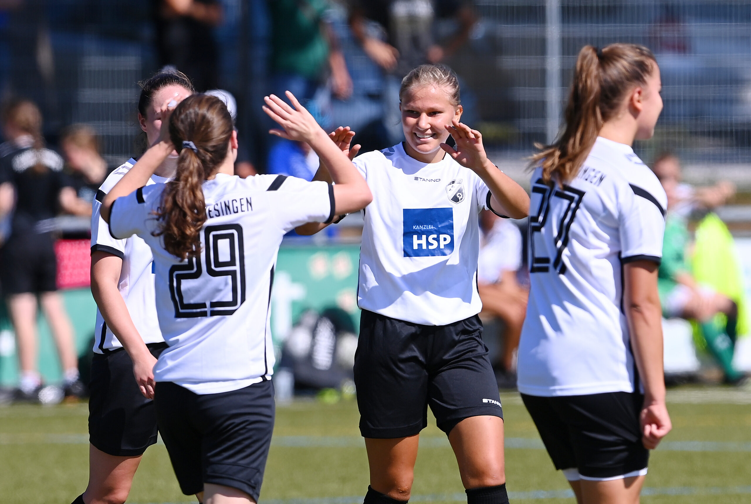 Read more about the article Sonntag ab 12.30 Uhr gibt’s Frauenfußball im Livestream! SV Unterjesingen – FC Blau-Weiß Bellamont