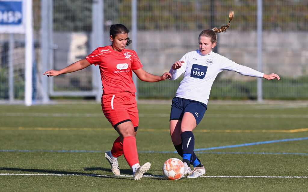 Fussball Verbandsliga 2022/2023 Frauen 13.11.2022
TSV Lustnau - VfL Sindelfingen
Fabienne Limberger (re, TSV Lustnau)
FOTO: ULMER Pressebildagentur
xxNOxMODELxRELEASExx