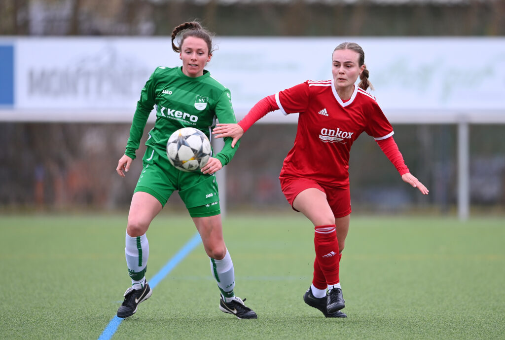 Fussball Landesliga  2022/2023  Frauen 12.03.2023SV Eutingen - SV Albersweiler IINina Notter (re, SV Eutingen) FOTO: ULMER PressebildagenturxxNOxMODELxRELEASExx