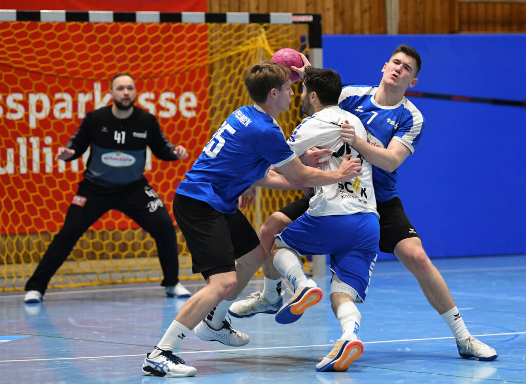 Handball Verbandsliga Staffel 1, VFL Pfullingen - HSG Böblingen-Sindelfingen, 04.03.2023 - Thimo Böck (VFL Pfullingen, links) und Lasse Schiemann (VFL Pfullingen, rechts)

Foto: Axel Grundler