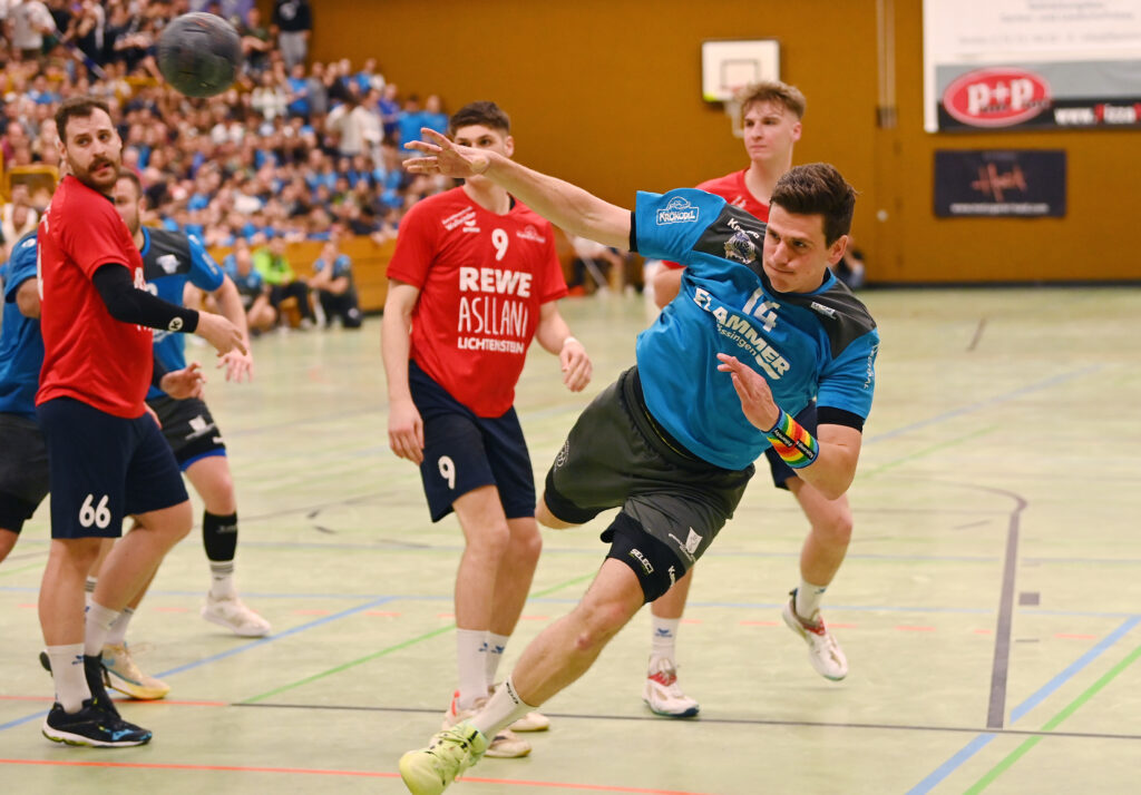 Handball Landesliga  2022/2023      29.04.2023
Maenner
Spvgg Moessingen - SG  Ober - Unterhausen
Simon Schleich (re, Spvgg Moessingen)
FOTO: ULMER Pressebildagentur
xxNOxMODELxRELEASExx