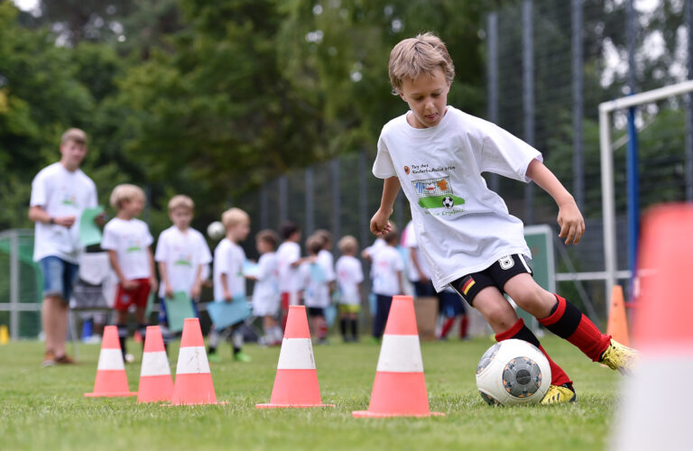 Mehr über den Artikel erfahren WFV Bezirk Alb: Jetzt DFB-Mobil buchen!