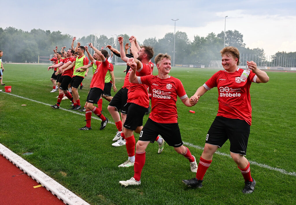 Relegationsspiel in die Kreisliga A3, SSC Tübingen II - SV Hirrlingen, 21.06.2026 - Teamjubel Hirrlingen

Foto: Axel Grundler