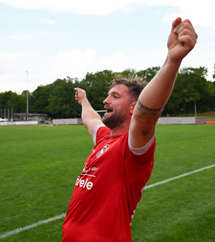 Relegationsspiel in die Kreisliga A3, SSC Tübingen II - SV Hirrlingen, 21.06.2026 - Philip Daub (Hirrlingen) jubelt

Foto: Axel Grundler