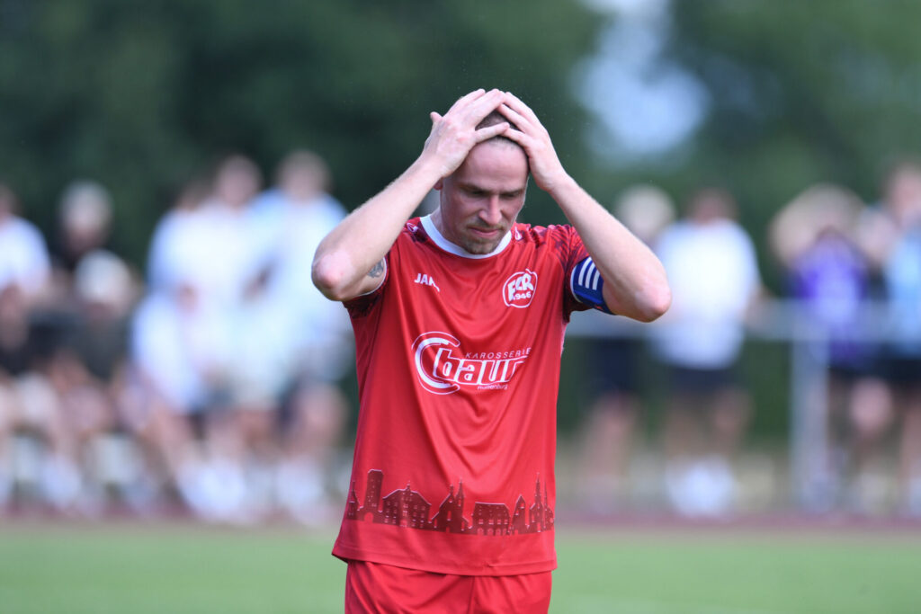 Fussball Relegation zur Verbandsliga Wuerttemberg am 21.06.2026 in Remmingsheim (Rasenplatz)TSV Koengen - FC RottenburgKapitaen Leon Oeschger (Rottenburg)FOTO: ULMER Pressebildagentur / Moritz LissxxNOxMODELxRELEASExx