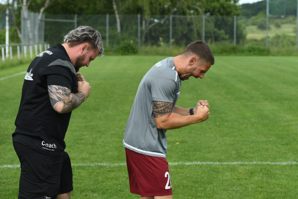 Kreisliga A3, 30. Spieltag - SGM Kiebingen/Buehl - SV Wurmlingen am 06.06.2026 in Wurmlingen Jubel ueber den Klassenerhalt, das Trainerteam Patrick Schaal (re.) und Marco Haug (li.)
