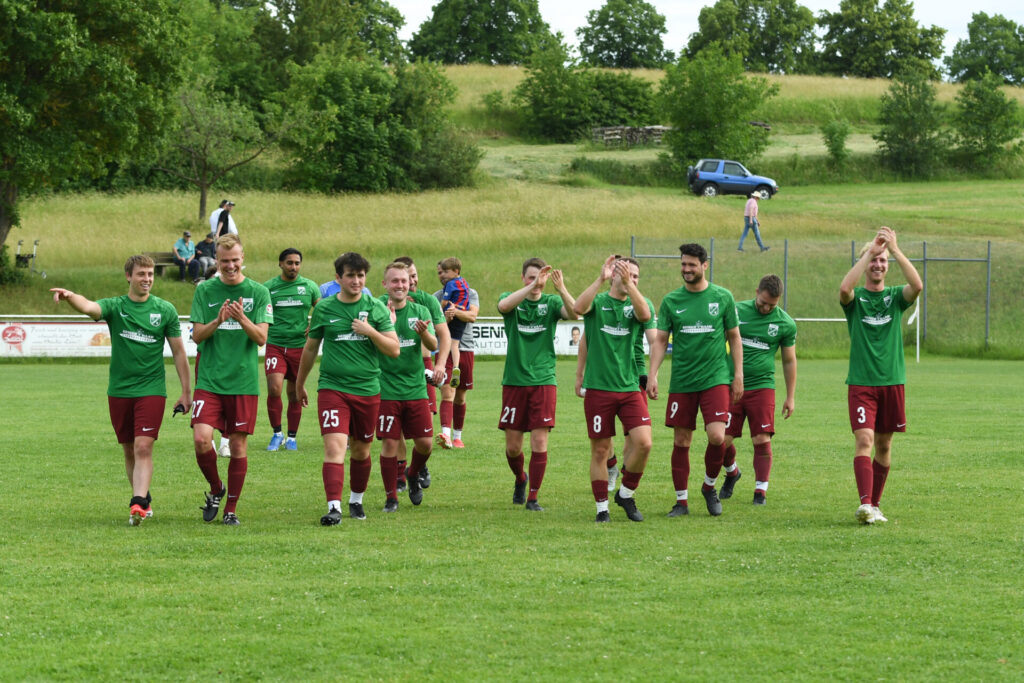 Kreisliga A3, 30. Spieltag - SGM Kiebingen/Buehl - SV Wurmlingen am 06.06.2026 in Wurmlingen Jubel ueber den Klassenerhalt SGM Kiebingen/Buehl