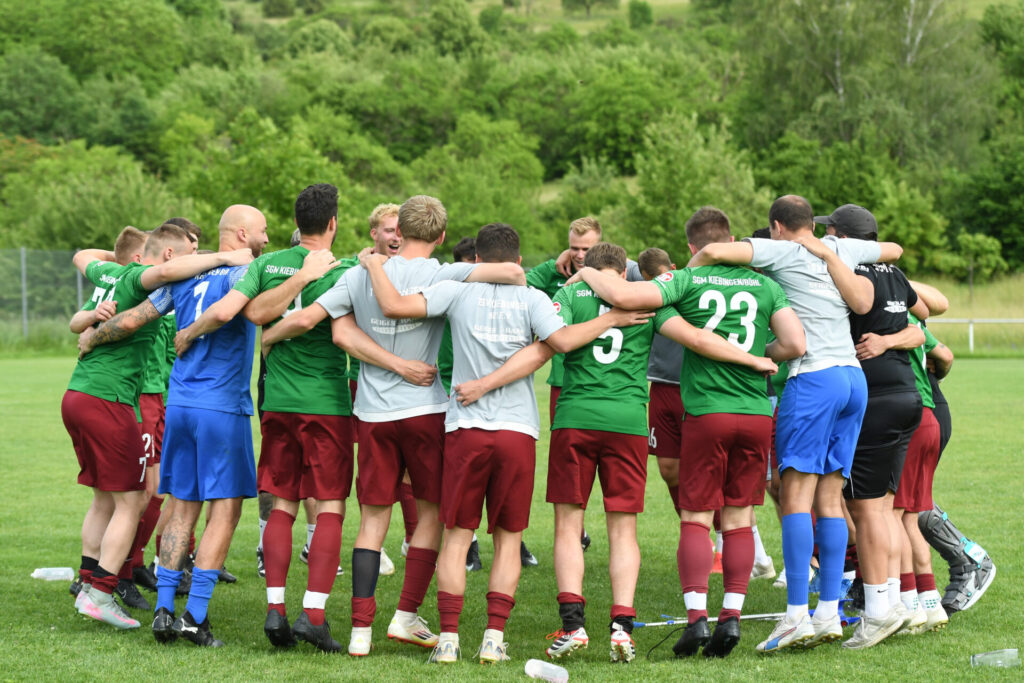 Kreisliga A3, 30. Spieltag - SGM Kiebingen/Buehl - SV Wurmlingen am 06.06.2026 in Wurmlingen Jubel ueber den Klassenerhalt SGM Kiebingen/Buehl