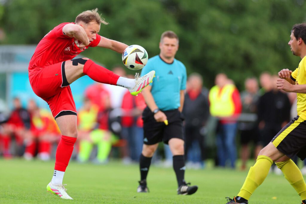 Fussba lRelegation 2. KL A2 - Schwarzwald/Zollern / 2025/2026    
11.06.2026  
Relegation 2. KL A2 gegen 2. KL A4 Schwarzwald/Zollern 
SGM Böhringen / Dietingen gegen TSV Benzingen  

Marcel Sieber, Nummer 19 (SGM Böhringen/Dietingen) 


FOTO: Frank Riedinger  
xxNOxMODELxRELEASExx