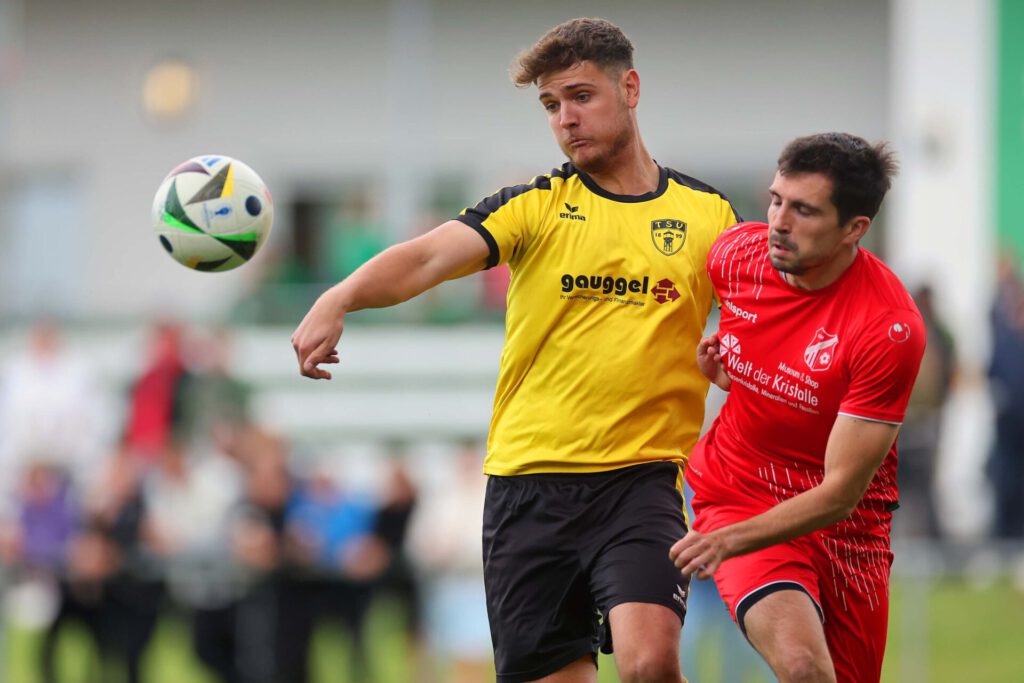 Fussba lRelegation 2. KL A2 - Schwarzwald/Zollern / 2025/2026    
11.06.2026  
Relegation 2. KL A2 gegen 2. KL A4 Schwarzwald/Zollern 
SGM Böhringen / Dietingen gegen TSV Benzingen  


Marce Mazurl , Nummer 17 (TSV Benzingen)  
Nicolai Supper, Nummer 10 (SGM Böhringen/Dietingen) 

FOTO: Frank Riedinger  
xxNOxMODELxRELEASExx