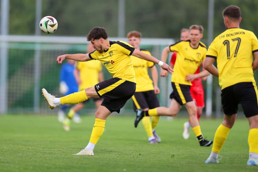 Fussba lRelegation 2. KL A2 - Schwarzwald/Zollern / 2025/2026    
11.06.2026  
Relegation 2. KL A2 gegen 2. KL A4 Schwarzwald/Zollern 
SGM Böhringen / Dietingen gegen TSV Benzingen  

Jannik Göz, Nummer 18 (TSV Benzingen) 


FOTO: Frank Riedinger  
xxNOxMODELxRELEASExx