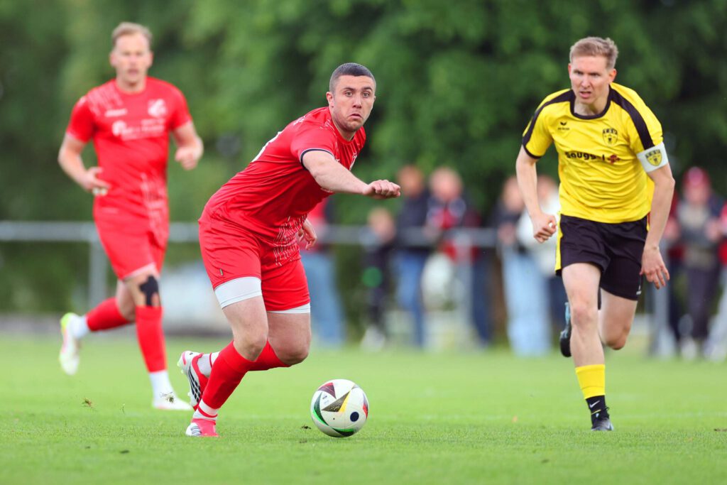 Fussba lRelegation 2. KL A2 - Schwarzwald/Zollern / 2025/2026    
11.06.2026  
Relegation 2. KL A2 gegen 2. KL A4 Schwarzwald/Zollern 
SGM Böhringen / Dietingen gegen TSV Benzingen  

Tobias Müller, Nummer 13 (SGM Böhringen/Dietingen) 


FOTO: Frank Riedinger  
xxNOxMODELxRELEASExx