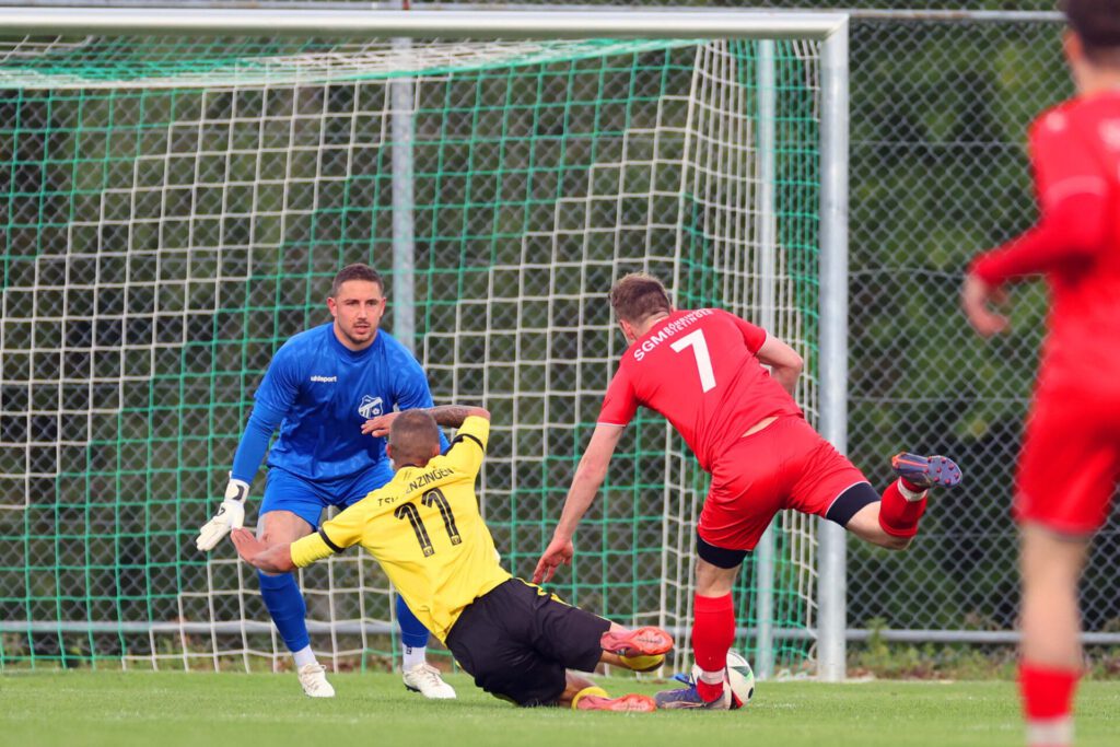 Fussba lRelegation 2. KL A2 - Schwarzwald/Zollern / 2025/2026    
11.06.2026  
Relegation 2. KL A2 gegen 2. KL A4 Schwarzwald/Zollern 
SGM Böhringen / Dietingen gegen TSV Benzingen  

Foul zum Strafstoß 

Johannes Kraus, Nummer 11 (TSV Benzingen) 
Maximilian Nuß, Nummer 7 (SGM Böhringen/Dietingen) 



FOTO: Frank Riedinger  
xxNOxMODELxRELEASExx
