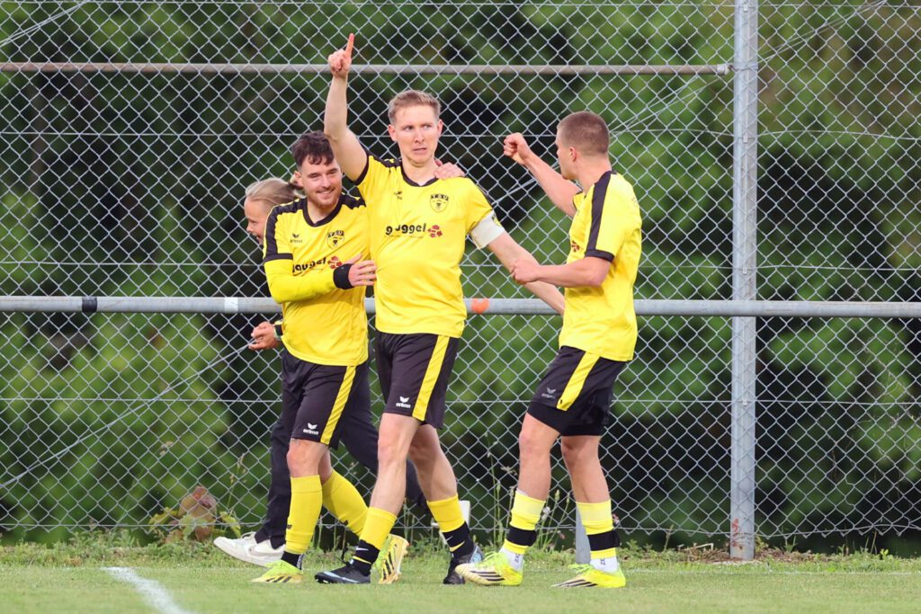 Fussba lRelegation 2. KL A2 - Schwarzwald/Zollern / 2025/2026    
11.06.2026  
Relegation 2. KL A2 gegen 2. KL A4 Schwarzwald/Zollern 
SGM Böhringen / Dietingen gegen TSV Benzingen  

Strafstoß verwandlet durcch Kevin Maier, Nummer 19 (TSV Benzingen) 


FOTO: Frank Riedinger  
xxNOxMODELxRELEASExx