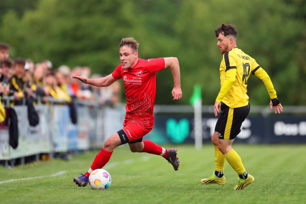 Fussba lRelegation 2. KL A2 - Schwarzwald/Zollern / 2025/2026    
11.06.2026  
Relegation 2. KL A2 gegen 2. KL A4 Schwarzwald/Zollern 
SGM Böhringen / Dietingen gegen TSV Benzingen  

Maximilian Nuß, Nummer 7 (SGM Böhringen/Dietingen) 
Rene Stegmeyer, Nummer 10 (TSV Benzingen) 


FOTO: Frank Riedinger  
xxNOxMODELxRELEASExx