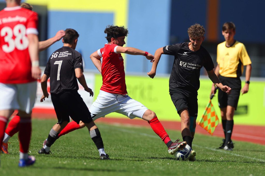 Fussball Relegation zur Kreisliga A (Relegant KLA 3 - 2. KLB3) / 2025/2026    14.06.2026  Fussball Relegation zur Kreisliga A (Relegant KLA 3 - 2. KLB3) Schwarzwald/Zollern  SGM Erzingen/Roßwangen/Endingen  gegen SC Wellendingen     ^Zeljko Golic, Nummer 19 (SGM Erzingen/Roßwangen/Endingen)  Nicklas Hafner, Nummer 17 (SC Wellendingen) FOTO: Frank Riedinger  xxNOxMODELxRELEASExx