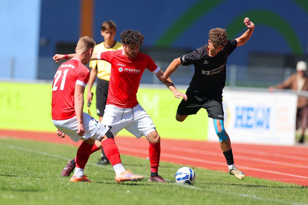 Fussball Relegation zur Kreisliga A (Relegant KLA 3 - 2. KLB3) / 2025/2026    14.06.2026  Fussball Relegation zur Kreisliga A (Relegant KLA 3 - 2. KLB3) Schwarzwald/Zollern  SGM Erzingen/Roßwangen/Endingen  gegen SC Wellendingen     Sascha Bader, Nummer 21 (SC Wellendingen) ^Zeljko Golic, Nummer 19 (SGM Erzingen/Roßwangen/Endingen)  Nicklas Hafner, Nummer 17 (SC Wellendingen) FOTO: Frank Riedinger  xxNOxMODELxRELEASExx