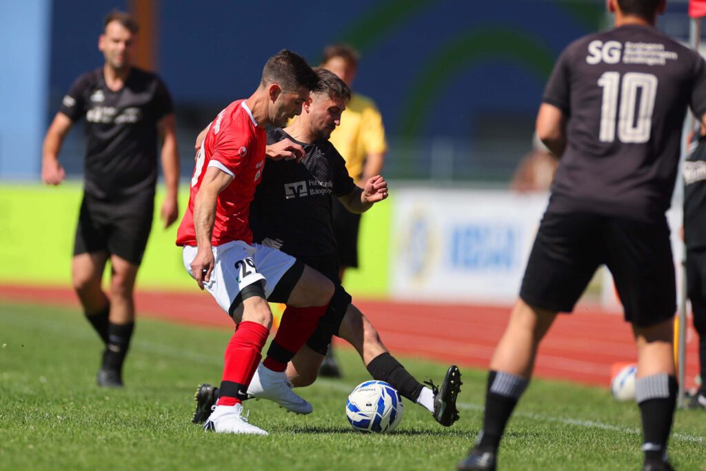 Fussball Relegation zur Kreisliga A (Relegant KLA 3 - 2. KLB3) / 2025/2026    14.06.2026  Fussball Relegation zur Kreisliga A (Relegant KLA 3 - 2. KLB3) Schwarzwald/Zollern  SGM Erzingen/Roßwangen/Endingen  gegen SC Wellendingen     Marinko Golic, Nummer 7 (SGM Erzingen/Roßwangen/Endingen)  Burak Demir, Nummer 29 (SC Wellendingen) FOTO: Frank Riedinger  xxNOxMODELxRELEASExx