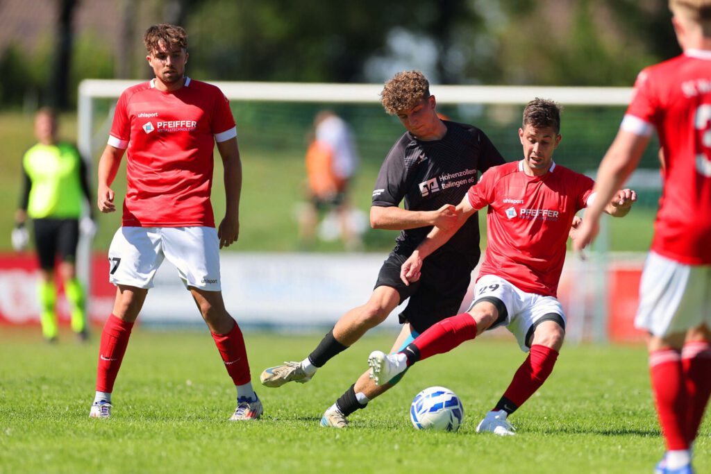 Fussball Relegation zur Kreisliga A (Relegant KLA 3 - 2. KLB3) / 2025/2026    14.06.2026  Fussball Relegation zur Kreisliga A (Relegant KLA 3 - 2. KLB3) Schwarzwald/Zollern  SGM Erzingen/Roßwangen/Endingen  gegen SC Wellendingen     Burak Demir, Nummer 29 (SC Wellendingen) Maximilian Griesser, Nummer 27 (SC Wellendingen) Zeljko Golic, Nummer 19 (SGM Erzingen/Roßwangen/Endingen)  FOTO: Frank Riedinger  xxNOxMODELxRELEASExx