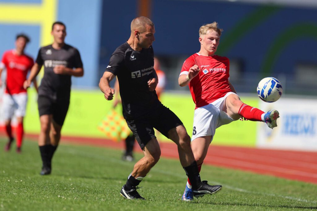 Fussball Relegation zur Kreisliga A (Relegant KLA 3 - 2. KLB3) / 2025/2026    14.06.2026  Fussball Relegation zur Kreisliga A (Relegant KLA 3 - 2. KLB3) Schwarzwald/Zollern  SGM Erzingen/Roßwangen/Endingen  gegen SC Wellendingen     Kevin Schmeh, Nummer 38 (SC Wellendingen) Sebastian Klink, Nummer 13 (SGM Erzingen/Roßwangen/Endingen)  FOTO: Frank Riedinger  xxNOxMODELxRELEASExx