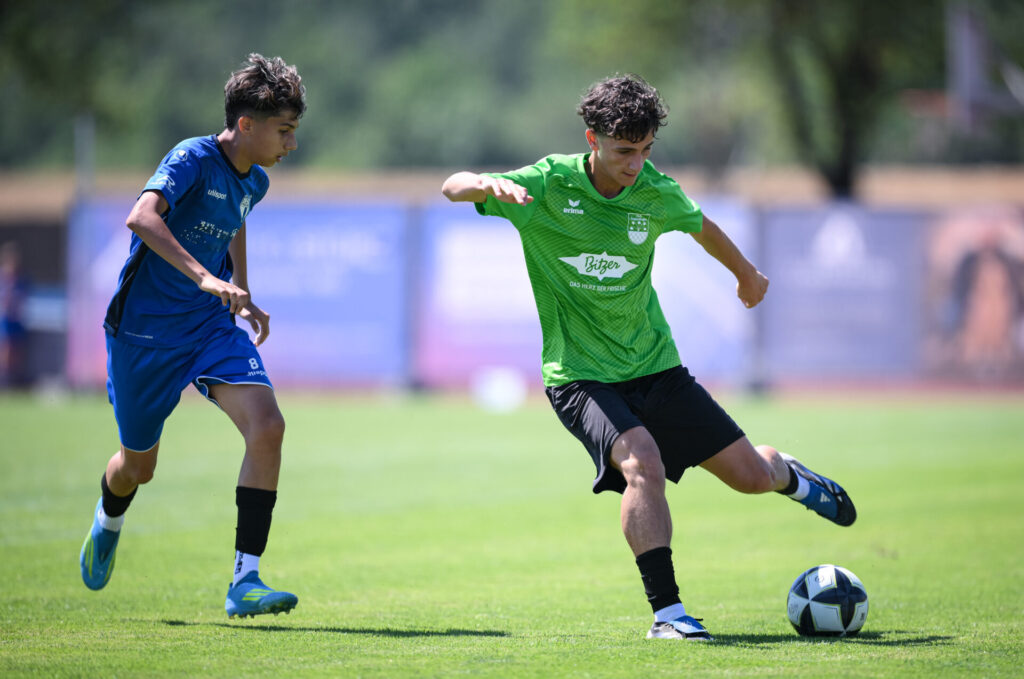 Fussball  BITZER Cup 2026 in Ergenzingen  04.07.2026 Einlagespiel; TuS Ergenzingen U17 - SGV Freiberg Lorik Hoxha (re, TuS Ergenzingen) FOTO: Pressefoto ULMER / Markus Ulmer  xxNOxMODELxRELEASExx