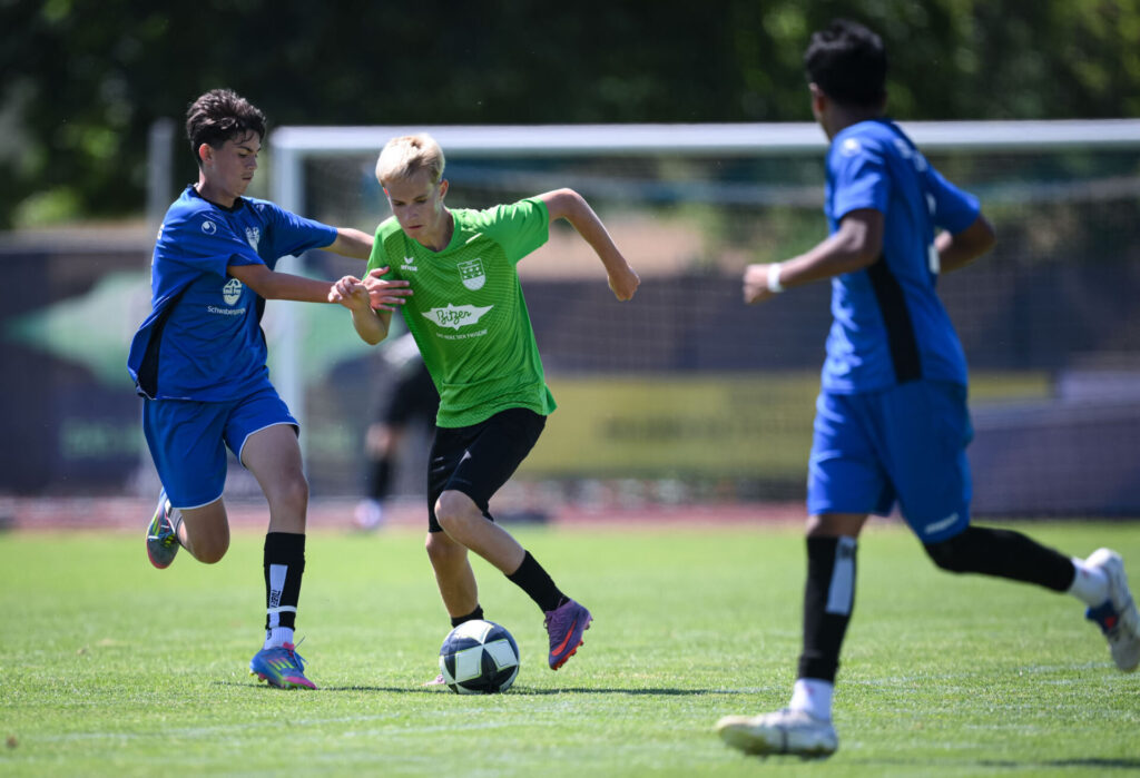 Fussball  BITZER Cup 2026 in Ergenzingen  04.07.2026 Einlagespiel; TuS Ergenzingen U17 - SGV Freiberg Luis Lindner (Mitte, TuS Ergenzingen) FOTO: Pressefoto ULMER / Markus Ulmer  xxNOxMODELxRELEASExx