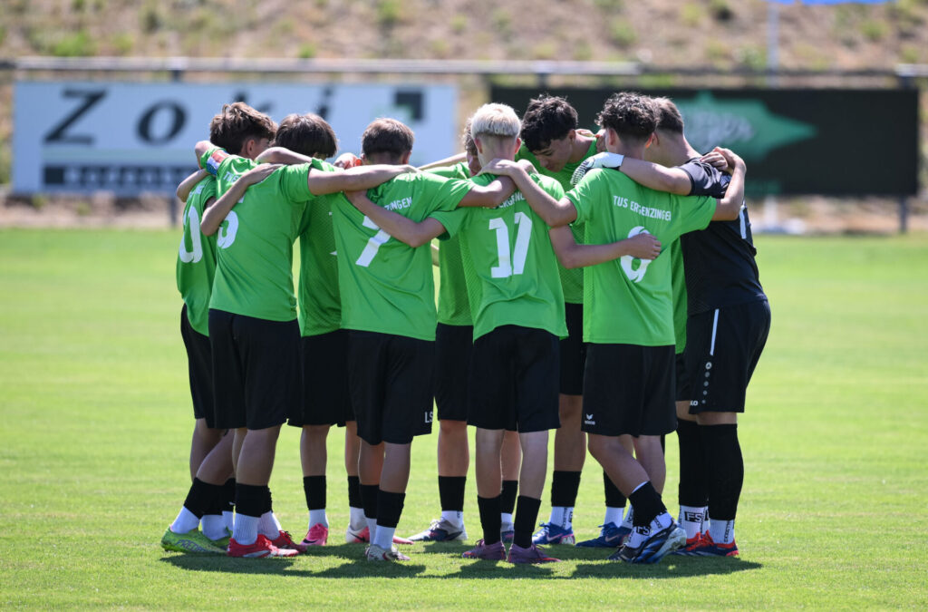 Fussball  BITZER Cup 2026 in Ergenzingen  04.07.2026 Einlagespiel; TuS Ergenzingen U17 - SGV Freiberg Teamkreis TuS ErgenzingenFOTO: Pressefoto ULMER / Markus Ulmer  xxNOxMODELxRELEASExx
