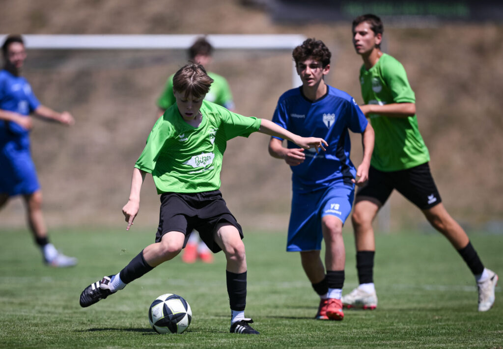 Fussball  BITZER Cup 2026 in Ergenzingen  04.07.2026 Einlagespiel; TuS Ergenzingen U17 - SGV Freiberg Matteo Ulmer (li, TuS Ergenzingen) FOTO: Pressefoto ULMER / Markus Ulmer  xxNOxMODELxRELEASExx
