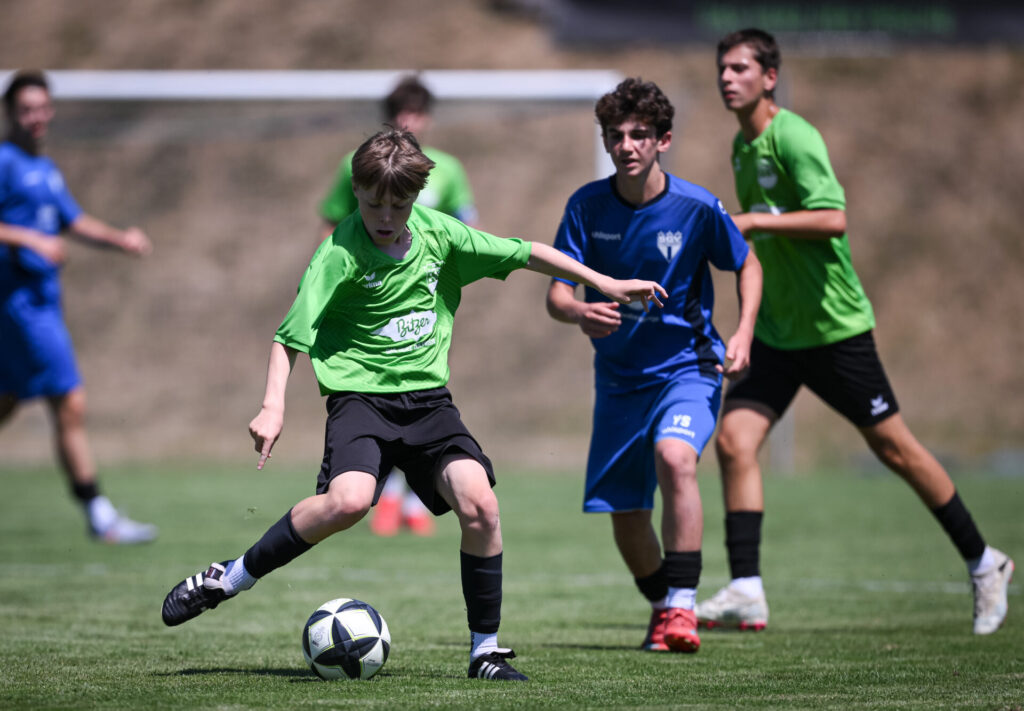 Fussball  BITZER Cup 2026 in Ergenzingen  04.07.2026 Einlagespiel; TuS Ergenzingen U17 - SGV Freiberg Matteo Ulmer (li, TuS Ergenzingen) FOTO: Pressefoto ULMER / Markus Ulmer  xxNOxMODELxRELEASExx