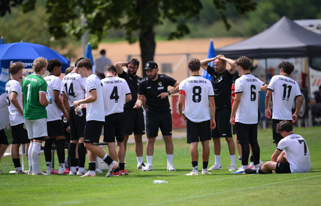Fussball  BITZER Cup 2026 in Ergenzingen  05.07.2026 Einlagespiel; TuS Ergenzingen U19 - TSG Balingen U 19Trinkpause TSG Balingen  FOTO: Pressefoto ULMER / Markus Ulmer  xxNOxMODELxRELEASExx