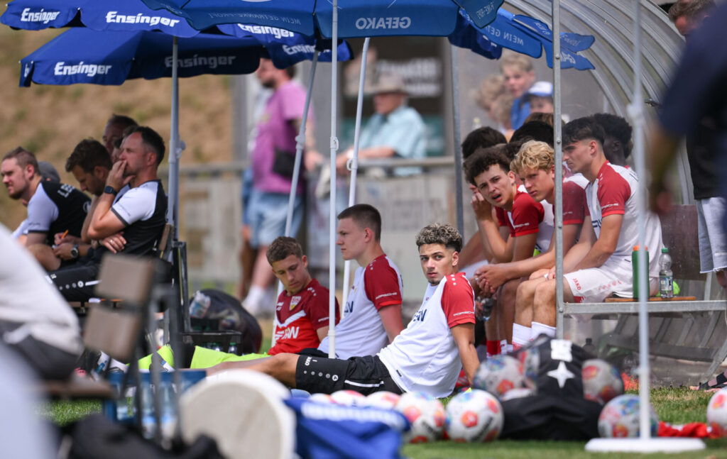 Fussball  BITZER Cup U 19 Junioren 2025 in Ergenzingen (Kreis Tuebingen)    05.07.2026
VfB Stuttgart U19 - 1. FSV Mainz U19 
Salvatore Mule (Mitte unten, VfB Stuttgart) aus Rottenburg
FOTO: Pressefoto ULMER / Markus Ulmer 
xxNOxMODELxRELEASExx