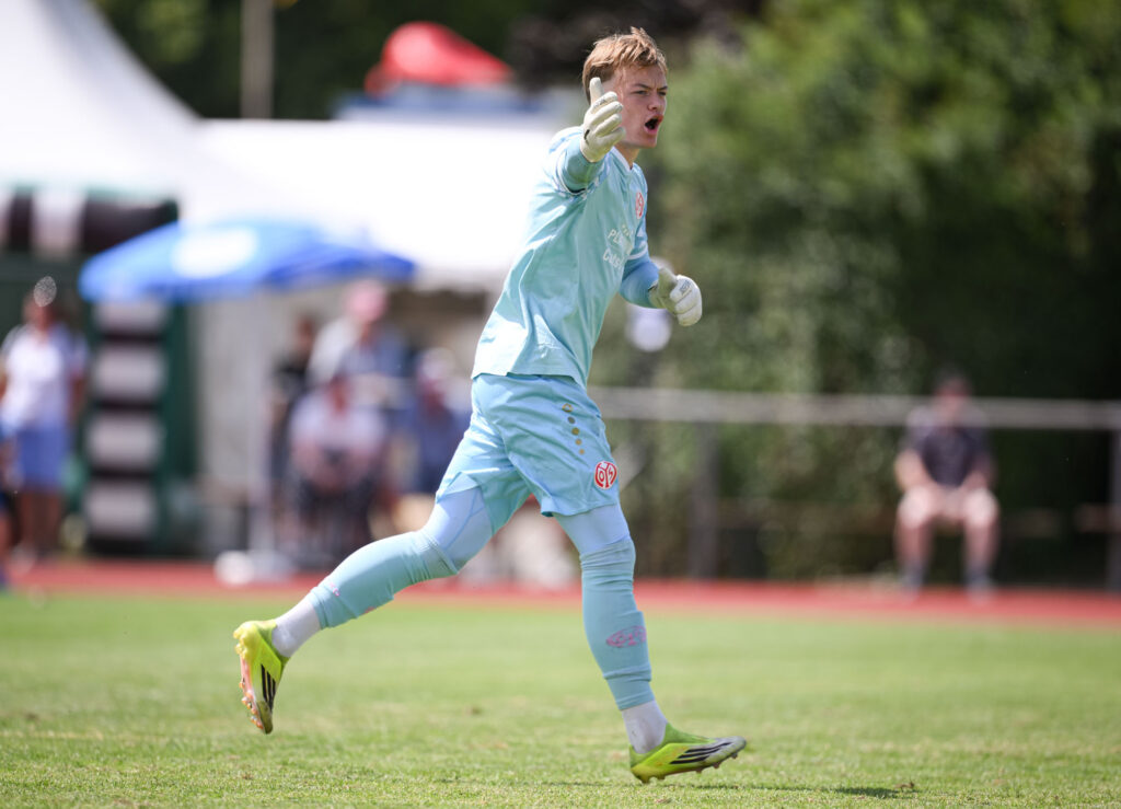 Fussball  BITZER Cup U 19 Junioren 2025 in Ergenzingen (Kreis Tuebingen)    05.07.2026
VfB Stuttgart U19 - 1. FSV Mainz U19 
Torwart Daniel Posch (1. FSV Mainz 05) 
FOTO: Pressefoto ULMER / Markus Ulmer 
xxNOxMODELxRELEASExx