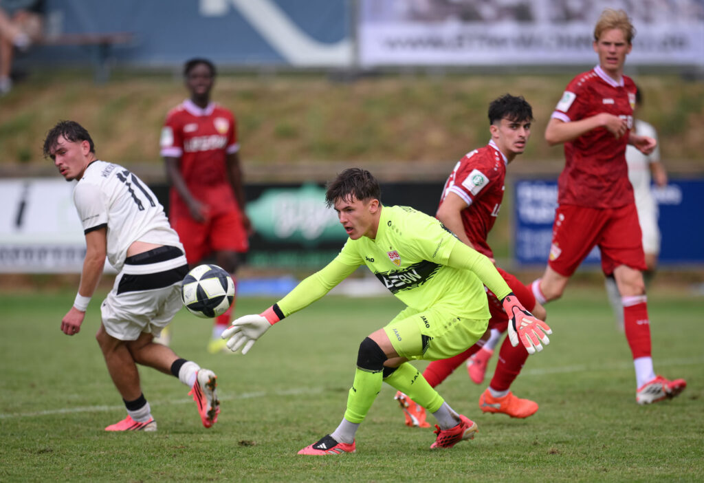 Fussball  BITZER Cup U 19 Junioren 2025 in Ergenzingen (Kreis Tuebingen)    05.07.2026
Spiel um Platz 3
VfB Stuttgart U19 (Rot) - Borussia Moenchengladbach 
FOTO: Pressefoto ULMER / Markus Ulmer 
xxNOxMODELxRELEASExx