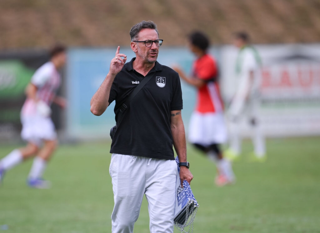 Fussball  BITZER Cup U 19 Junioren 2025 in Ergenzingen (Kreis Tuebingen)    05.07.2026
Finale
SC Freiburg U 19 - 1. FSV Mainz U19 
Turnierorganisator Heiko Kieferle (TuS Ergenzingen) 
FOTO: Pressefoto ULMER / Markus Ulmer 
xxNOxMODELxRELEASExx