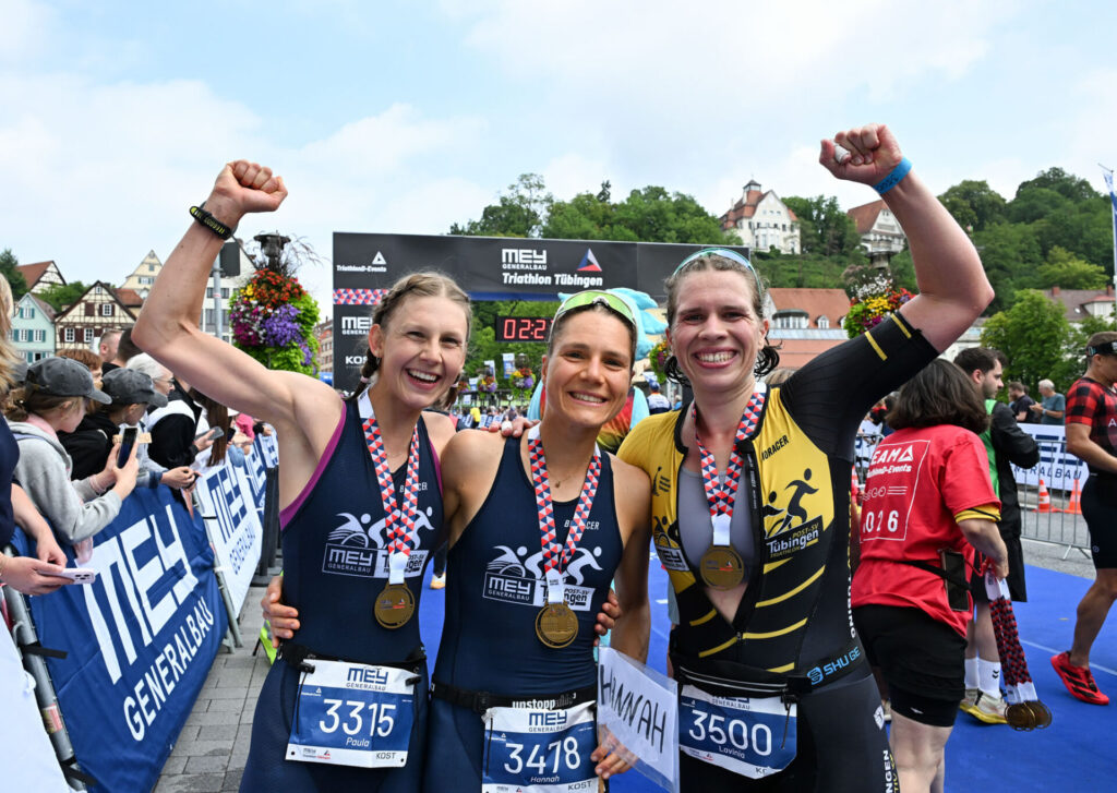 Mey Generalbau Triathlon 2026 in Tübingen, 19.07.2026 - Kurzdistanz - vlnr. Paula Leupold (Mey Post-SV Tübingen, 3. Platz), Hannah Graf (Mey Post-SV Tübingen, 1. Platz, Lavinia Burkhardt (Post-SV Tübingen, 3. Platz)
Foto: Axel Grundler