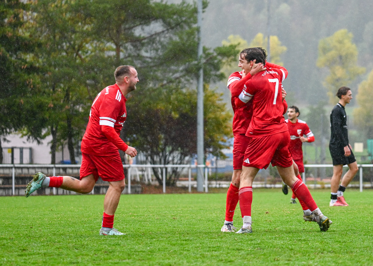 Bezirksliga Schwarzwald/Zollern, 11 Spieltag: TSV Straßberg - TSV Harthausen

Foto: Jonas Bredefeld