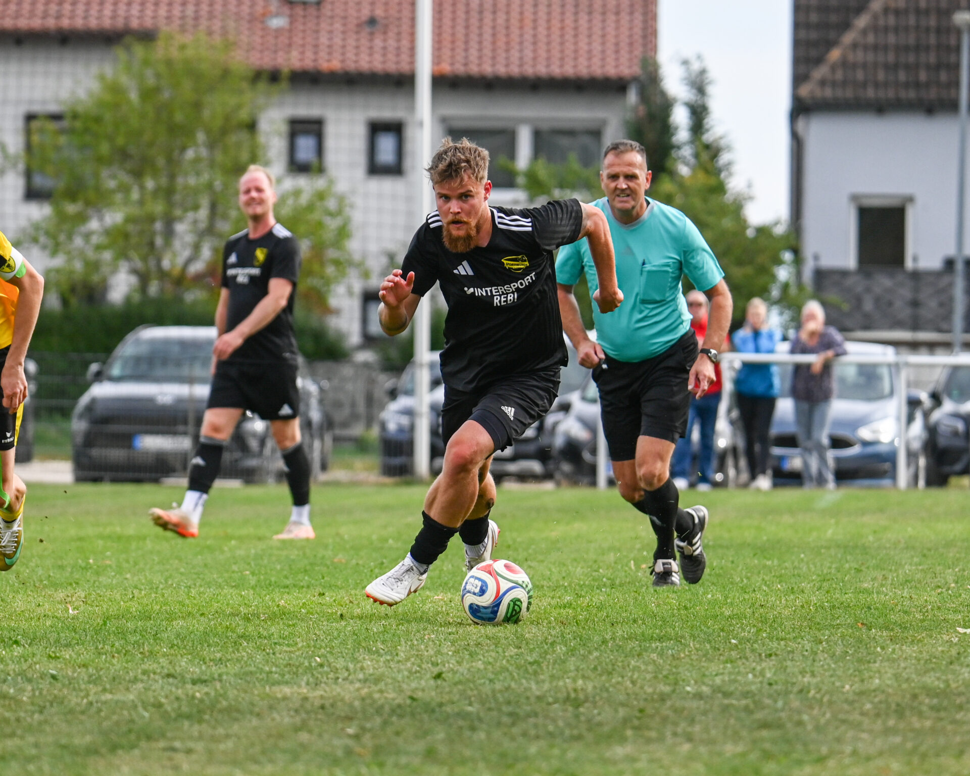 Du betrachtest gerade Eine Regel, zwei Spiele, viele Fragen