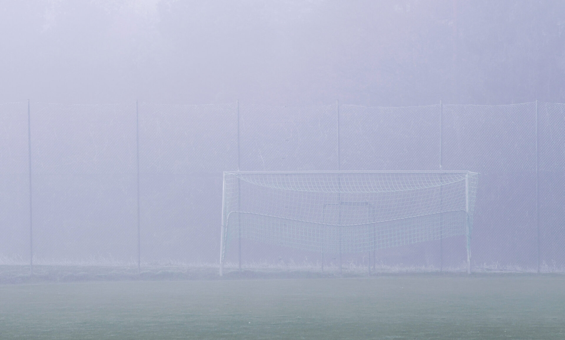 Du betrachtest gerade Zeitumstellung: Das Rennen gegen die Dämmerung im Amateurfussball!